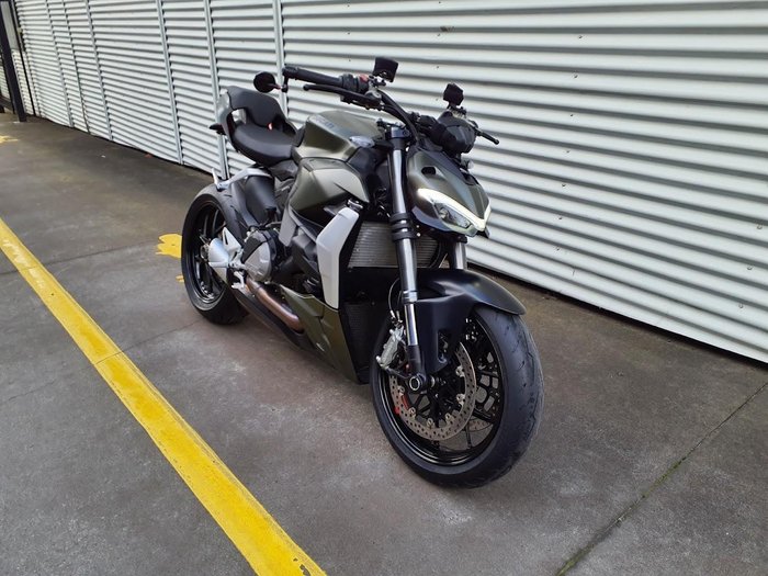2023 Ducati Streetfighter V2 Streetfighter Green