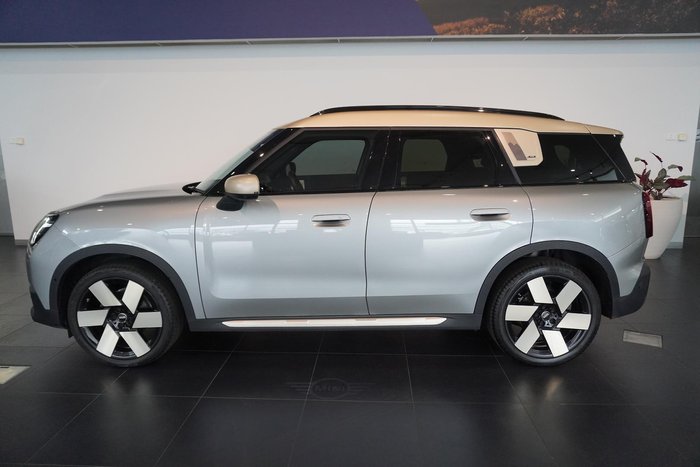 2024 MINI Countryman S Favoured
