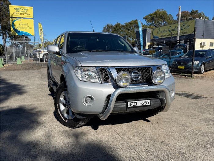 2011 NISSAN NAVARA