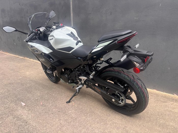 2026 Kawasaki Ninja 500 SE Ninja White