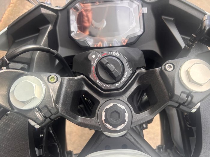 2026 Kawasaki Ninja 500 SE Ninja White