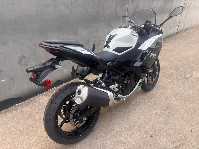 2026 Kawasaki Ninja 500 SE Ninja White