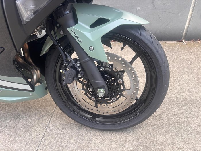 2026 Kawasaki Ninja 500 SE Ninja White