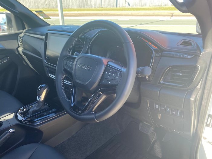 2025 Isuzu D-MAX BLADE