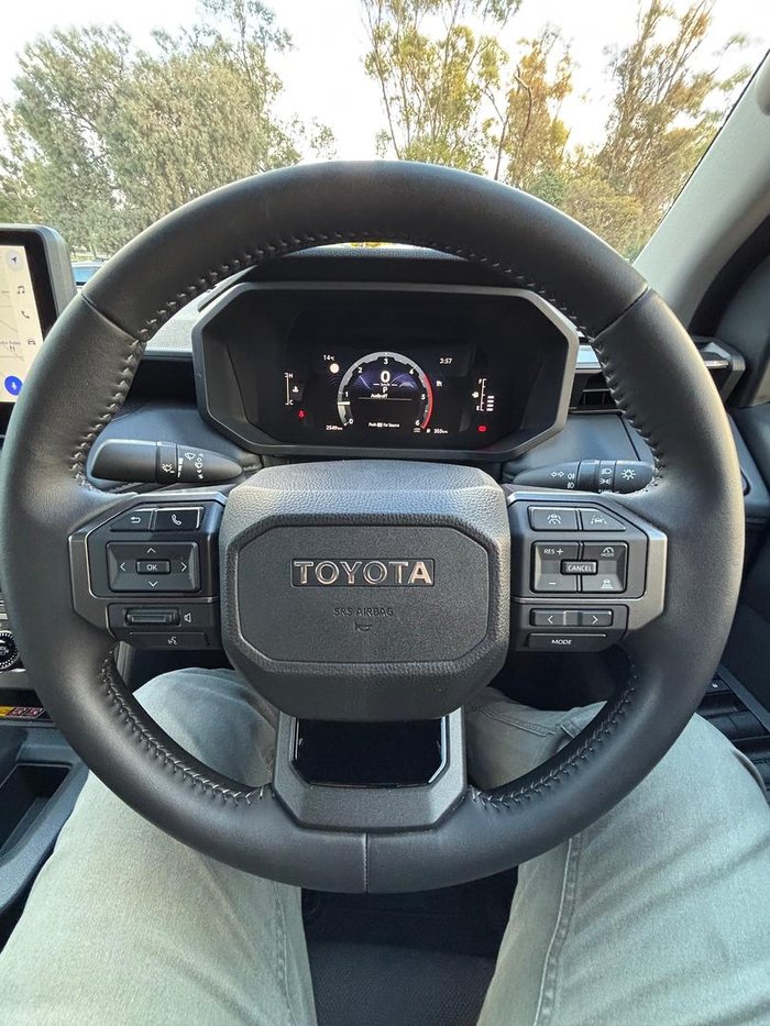 2025 Toyota Hilux SR 48V