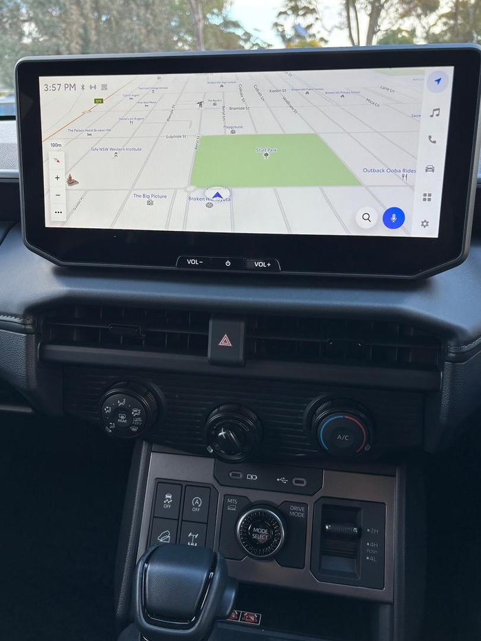 2025 Toyota Hilux SR 48V