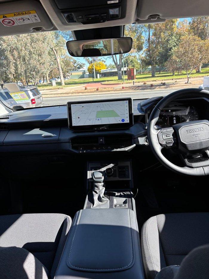 2025 Toyota Hilux SR5 48V