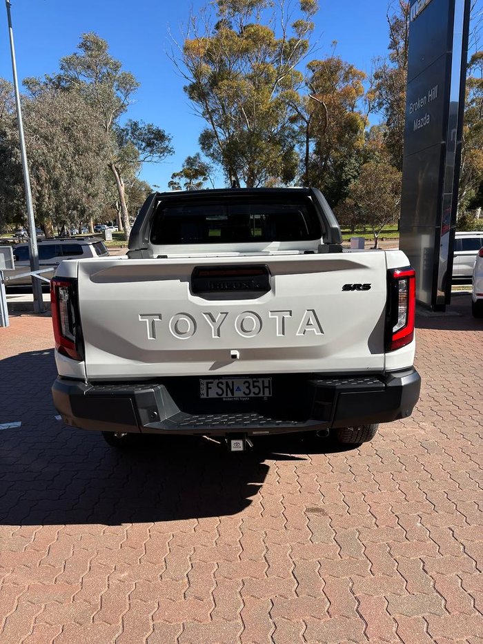 2025 Toyota Hilux SR5 48V