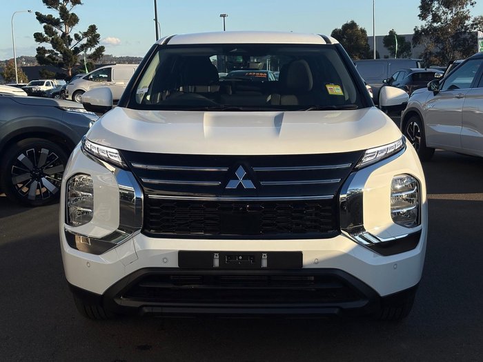 2026 Mitsubishi Outlander ES
