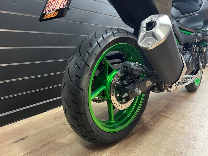 2025 Kawasaki Z500 SE Green