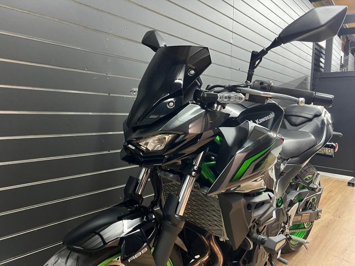 2025 Kawasaki Z500 SE Green