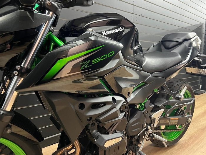 2025 Kawasaki Z500 SE Green