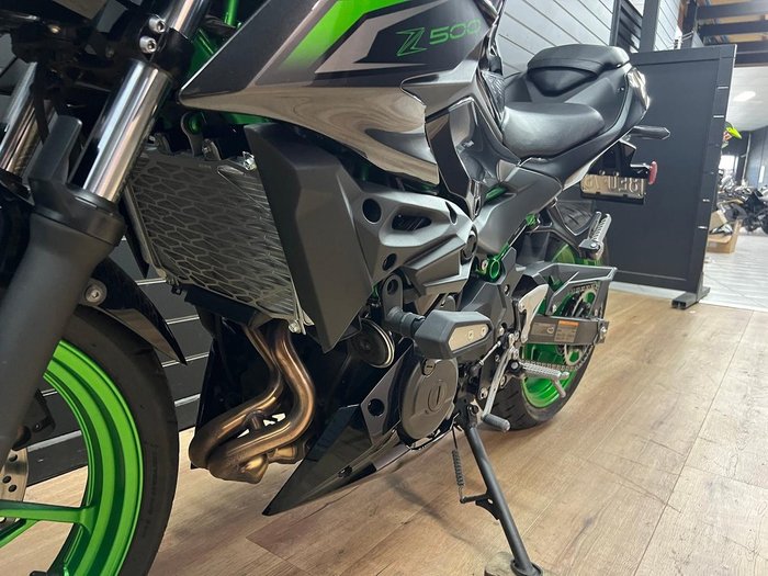 2025 Kawasaki Z500 SE Green