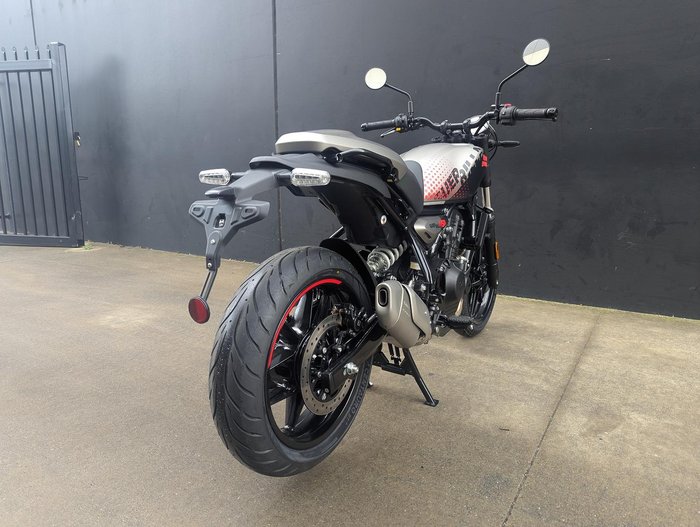 2026 Royal Enfield Guerrilla 450 Guerrilla Black
