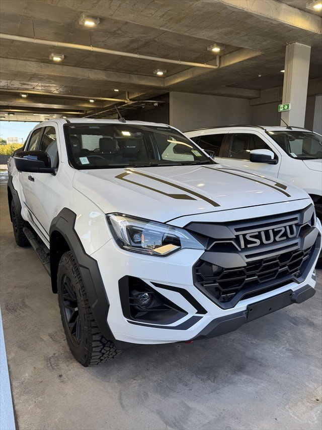 2026 Isuzu D-MAX BLADE