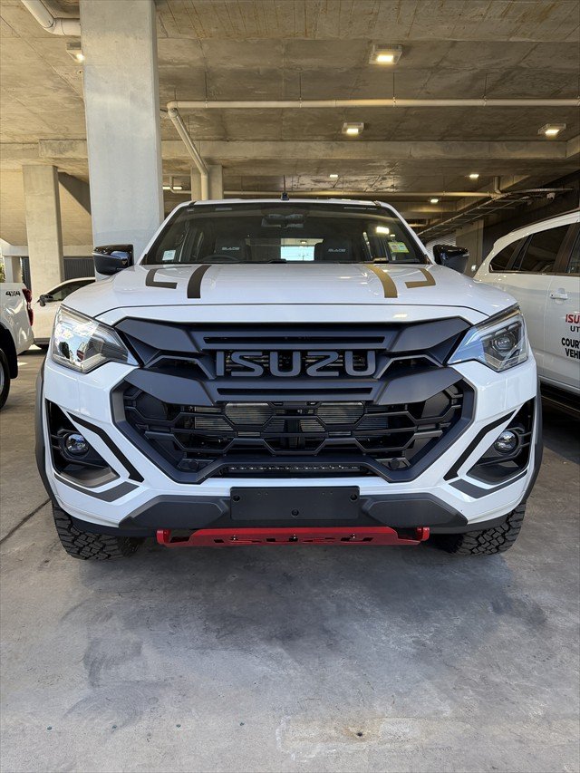 2026 Isuzu D-MAX BLADE