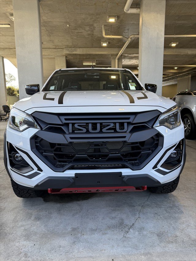 2026 Isuzu D-MAX BLADE