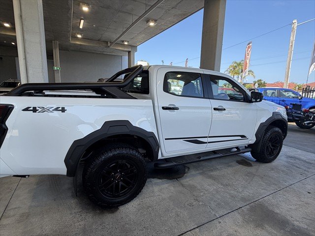 2026 Isuzu D-MAX BLADE