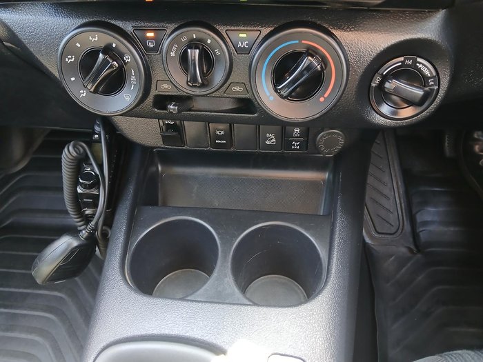 2022 Toyota Hilux SR