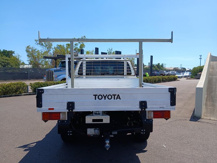 2022 Toyota Hilux SR