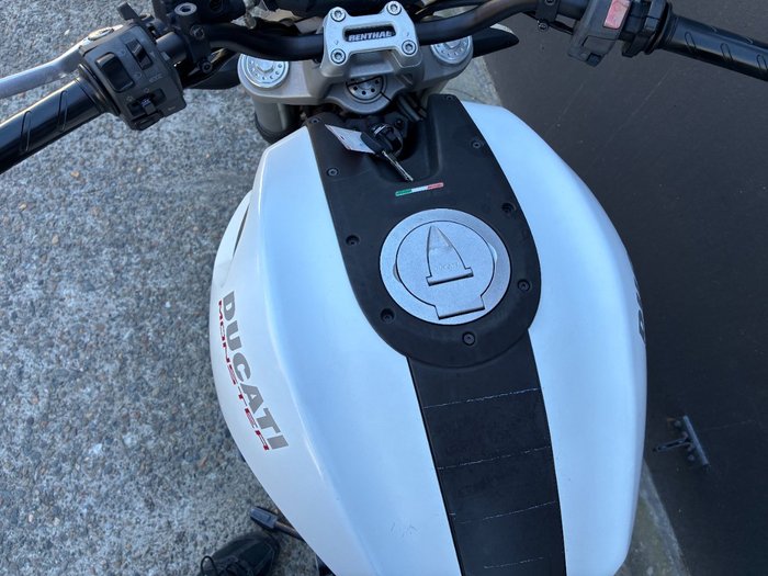 2013 Ducati MONSTER 696 WHITE