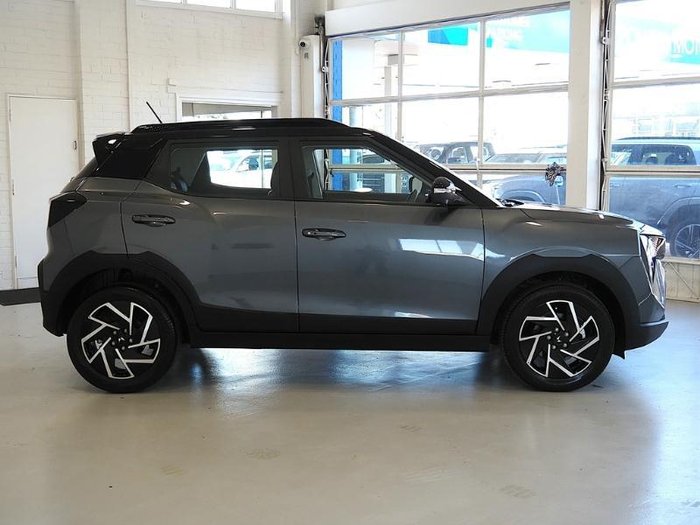 2025 Mahindra XUV3XO AX7L