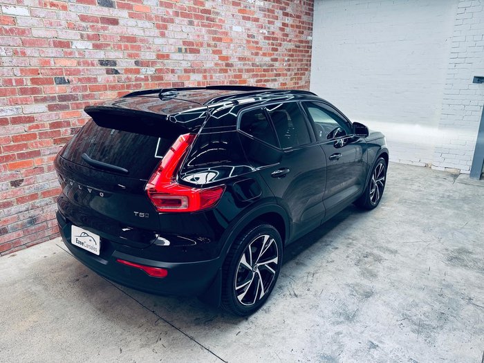 2022 Volvo XC40 T5 R-Design