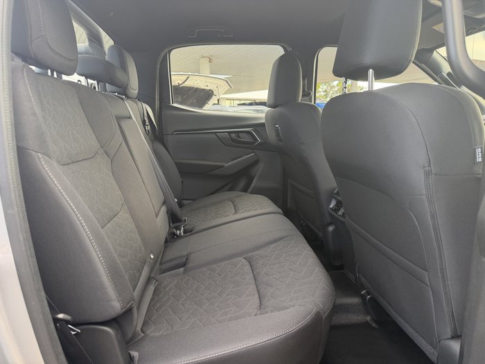 2026 Isuzu D-MAX X-RIDER RG Mercury Silver Metallic