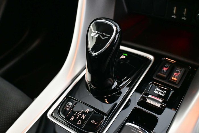 2024 Mitsubishi Eclipse Cross PHEV XLS