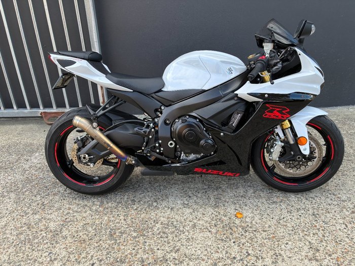 2018 Suzuki GSX-R750 WHITE