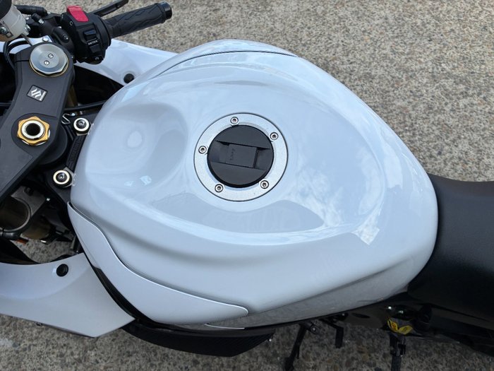 2018 Suzuki GSX-R750 WHITE