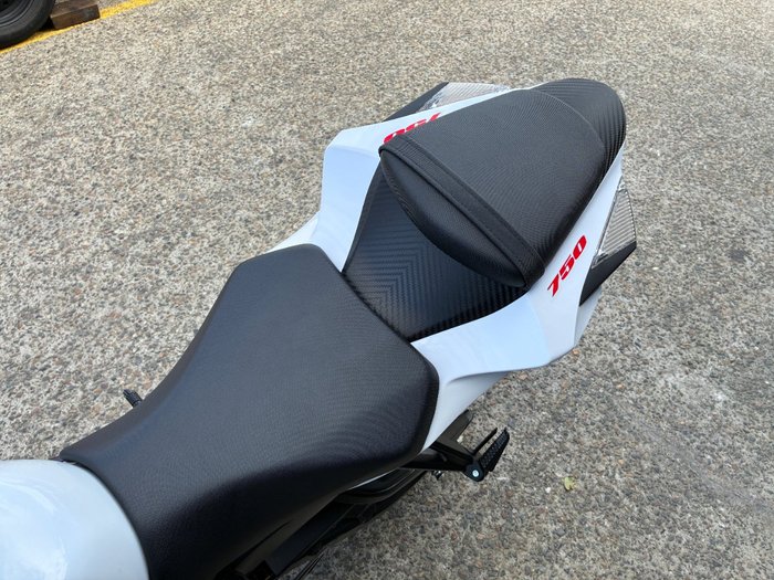 2018 Suzuki GSX-R750 WHITE
