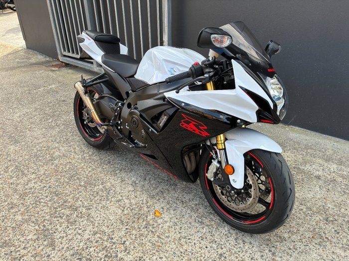 2018 Suzuki GSX-R750 WHITE
