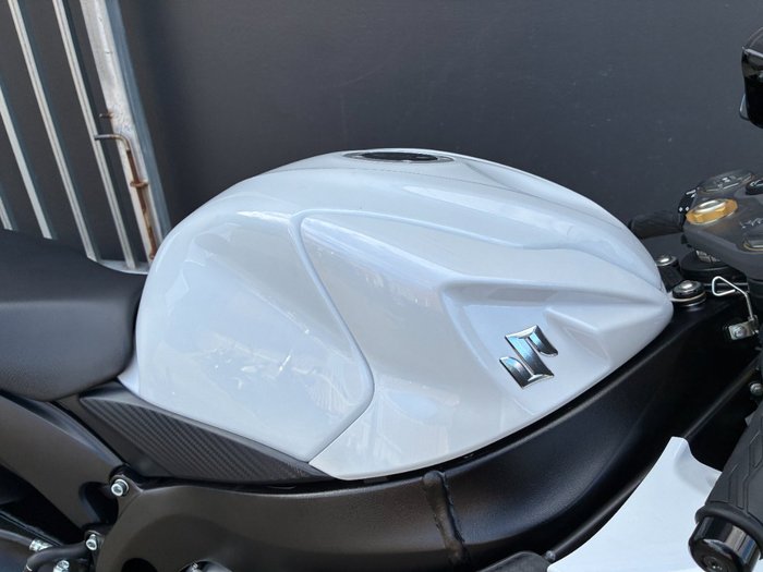 2018 Suzuki GSX-R750 WHITE