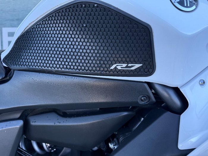 2023 Yamaha YZF-R7LA White