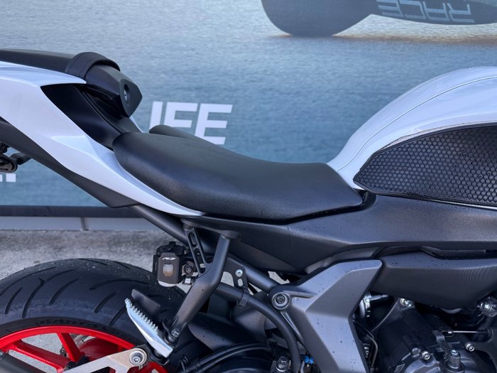 2023 Yamaha YZF-R7LA White