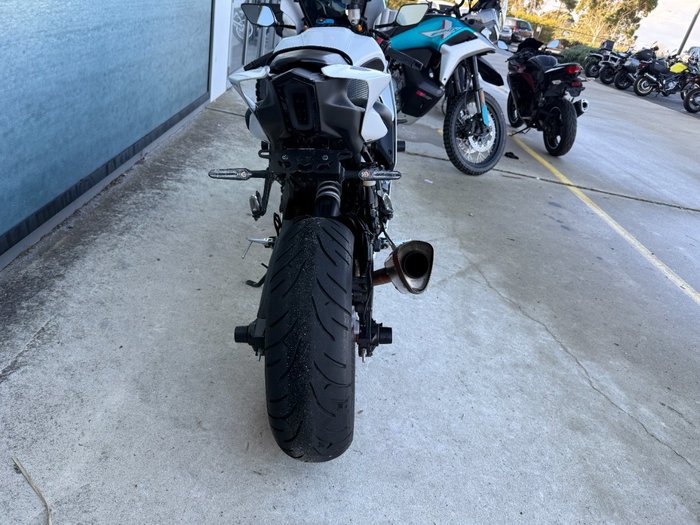 2023 Yamaha YZF-R7LA White