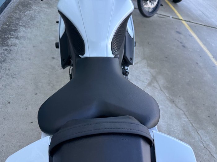 2023 Yamaha YZF-R7LA White