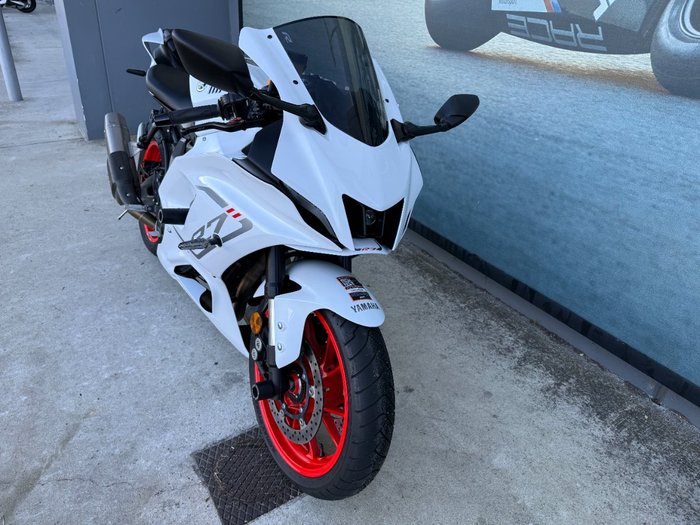 2023 Yamaha YZF-R7LA White