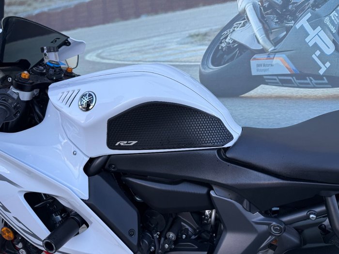 2023 Yamaha YZF-R7LA White
