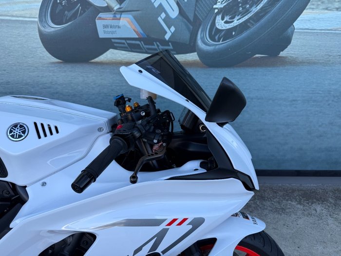2023 Yamaha YZF-R7LA White
