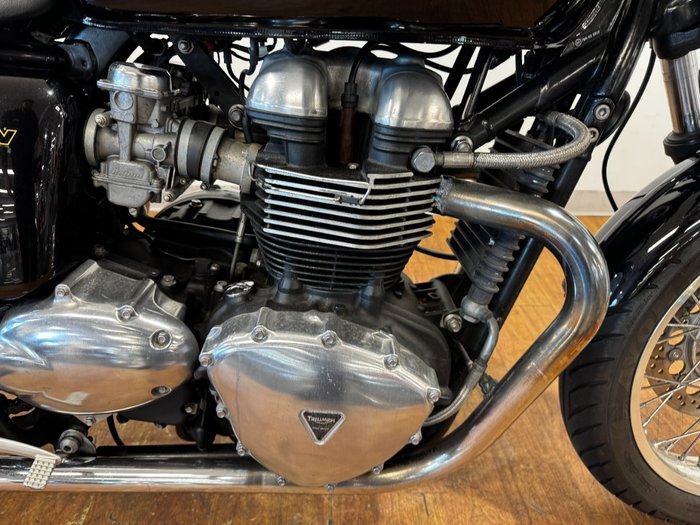 2010 Triumph THRUXTON 900 Black