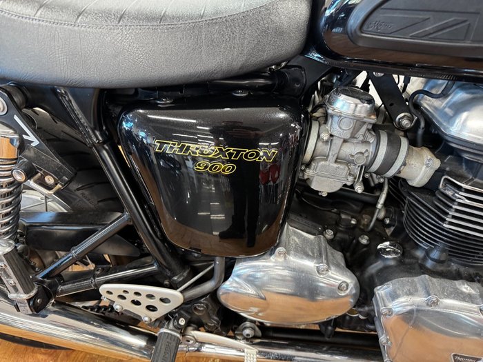 2010 Triumph THRUXTON 900 Black