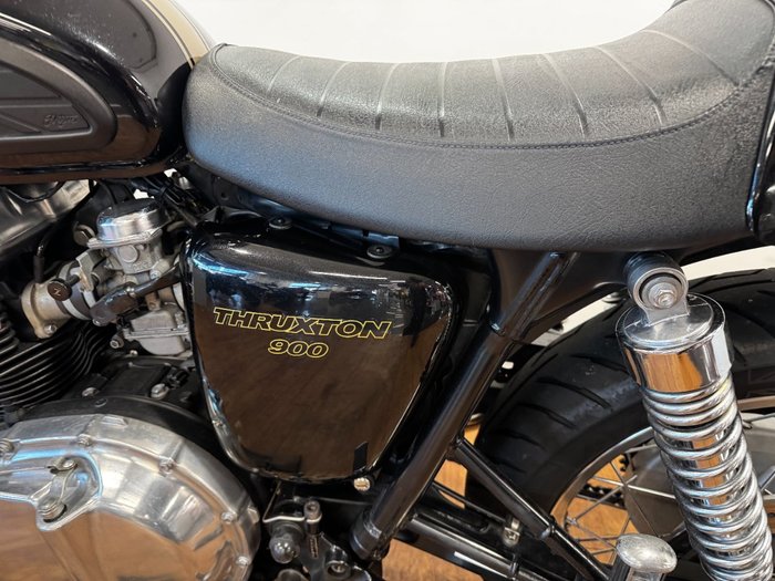 2010 Triumph THRUXTON 900 Black