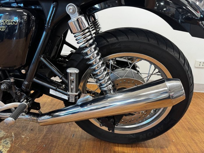 2010 Triumph THRUXTON 900 Black