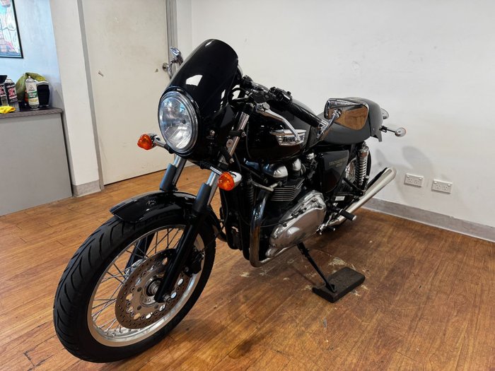 2010 Triumph THRUXTON 900 Black