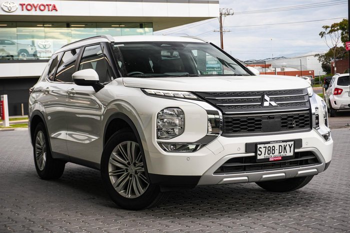 2024 Mitsubishi Outlander LS