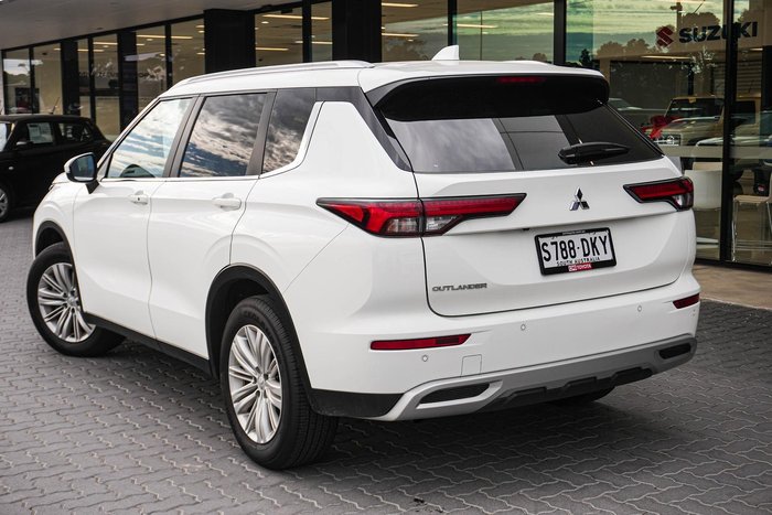 2024 Mitsubishi Outlander LS