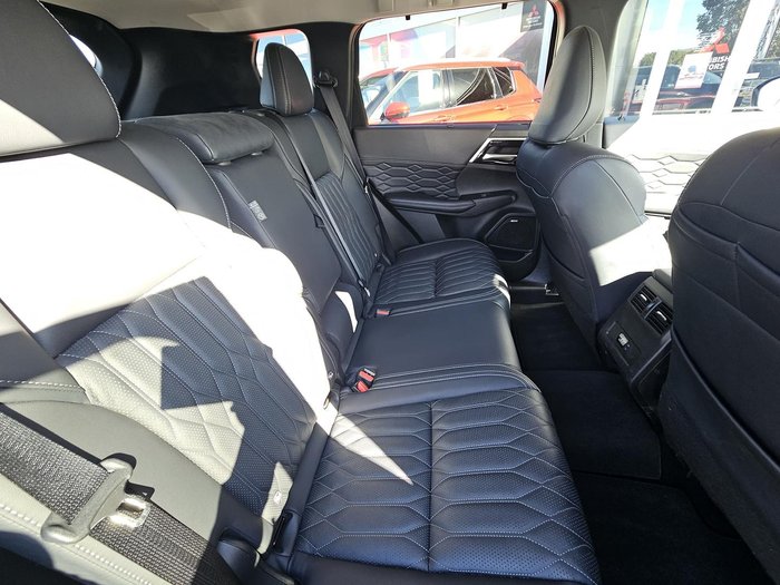 2025 Mitsubishi Outlander Exceed