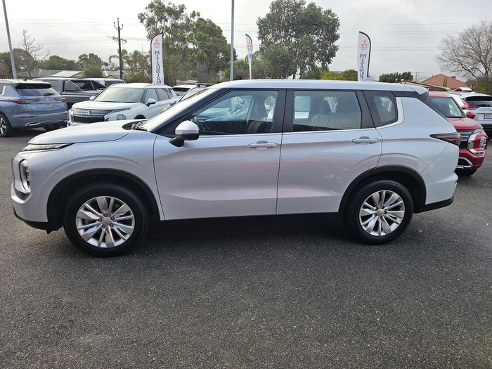 2025 Mitsubishi Outlander ES